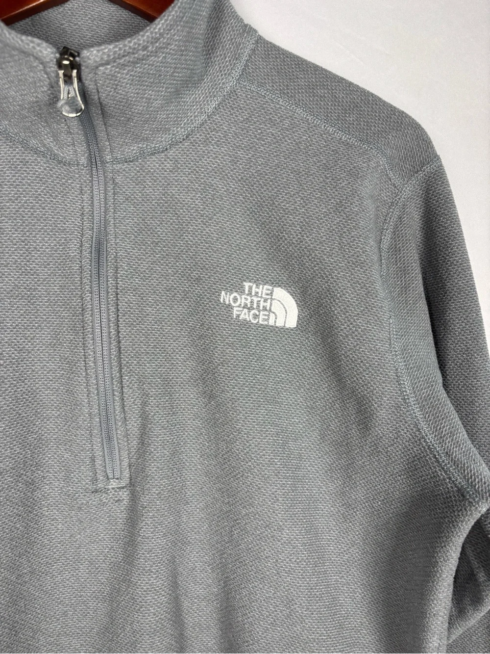 The North Face Textured Cap Rock 1/4 Zip Mid Layer Gray Men’s Large